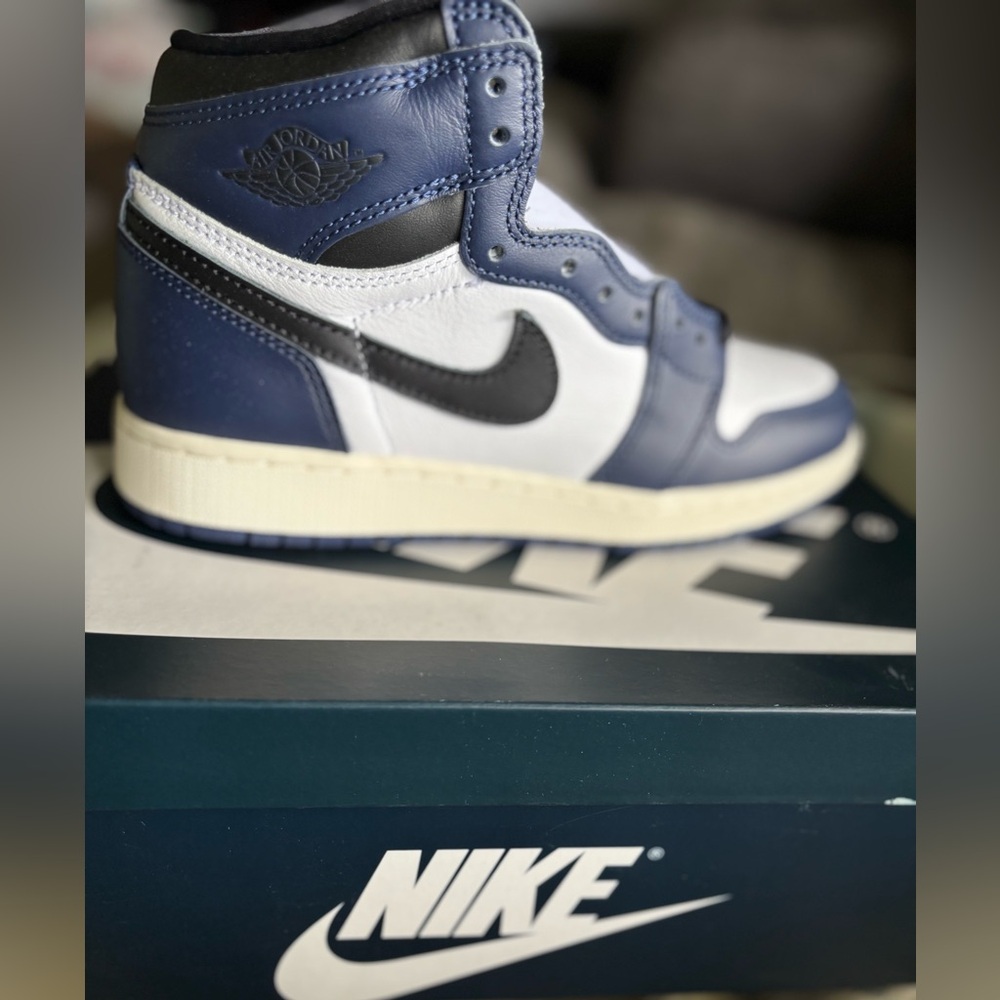 Nike Air Jordan 1 Retro High OG in Midnight Navy and Black